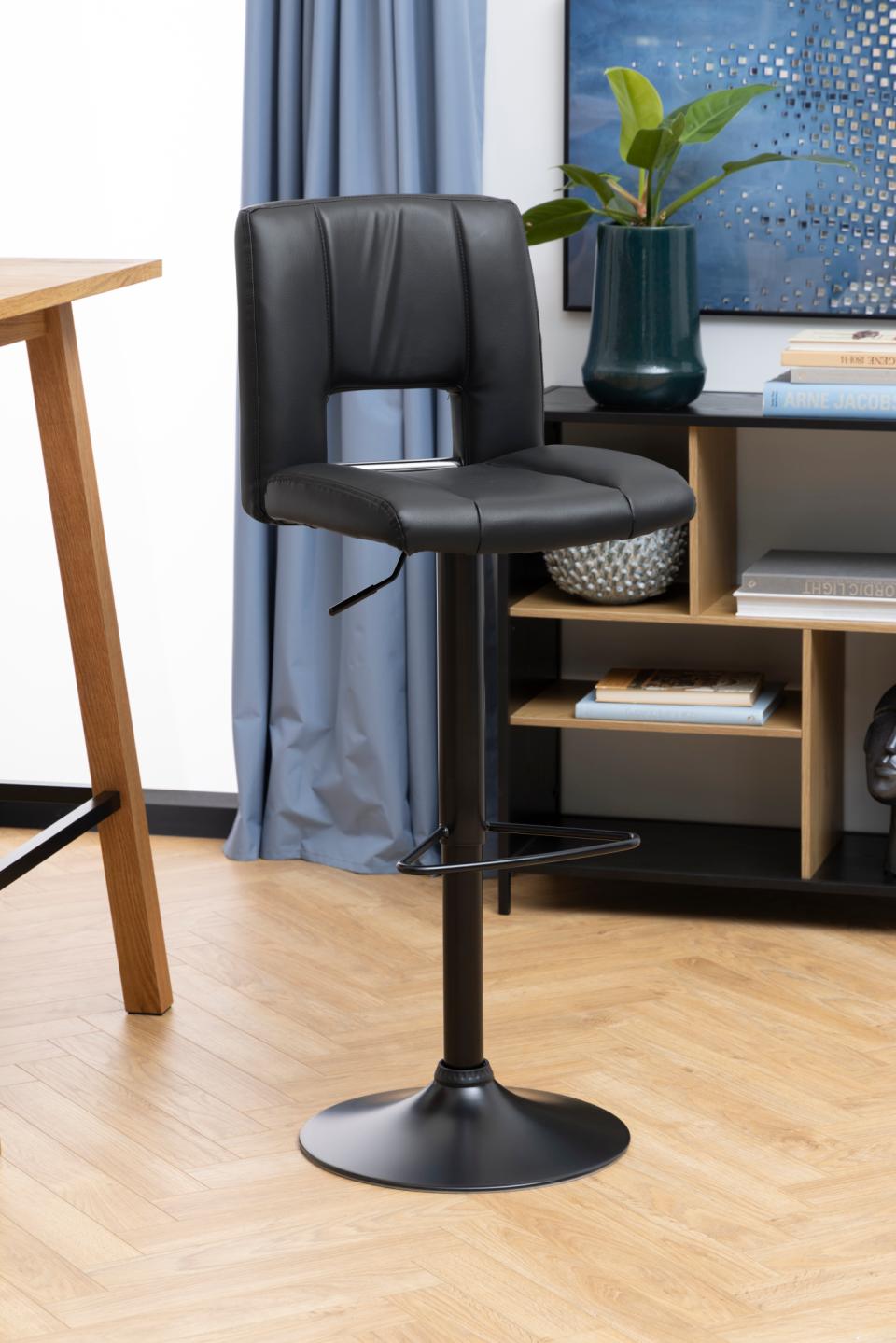 Sylvia Barstol i sort PU, Sort Trompetfod