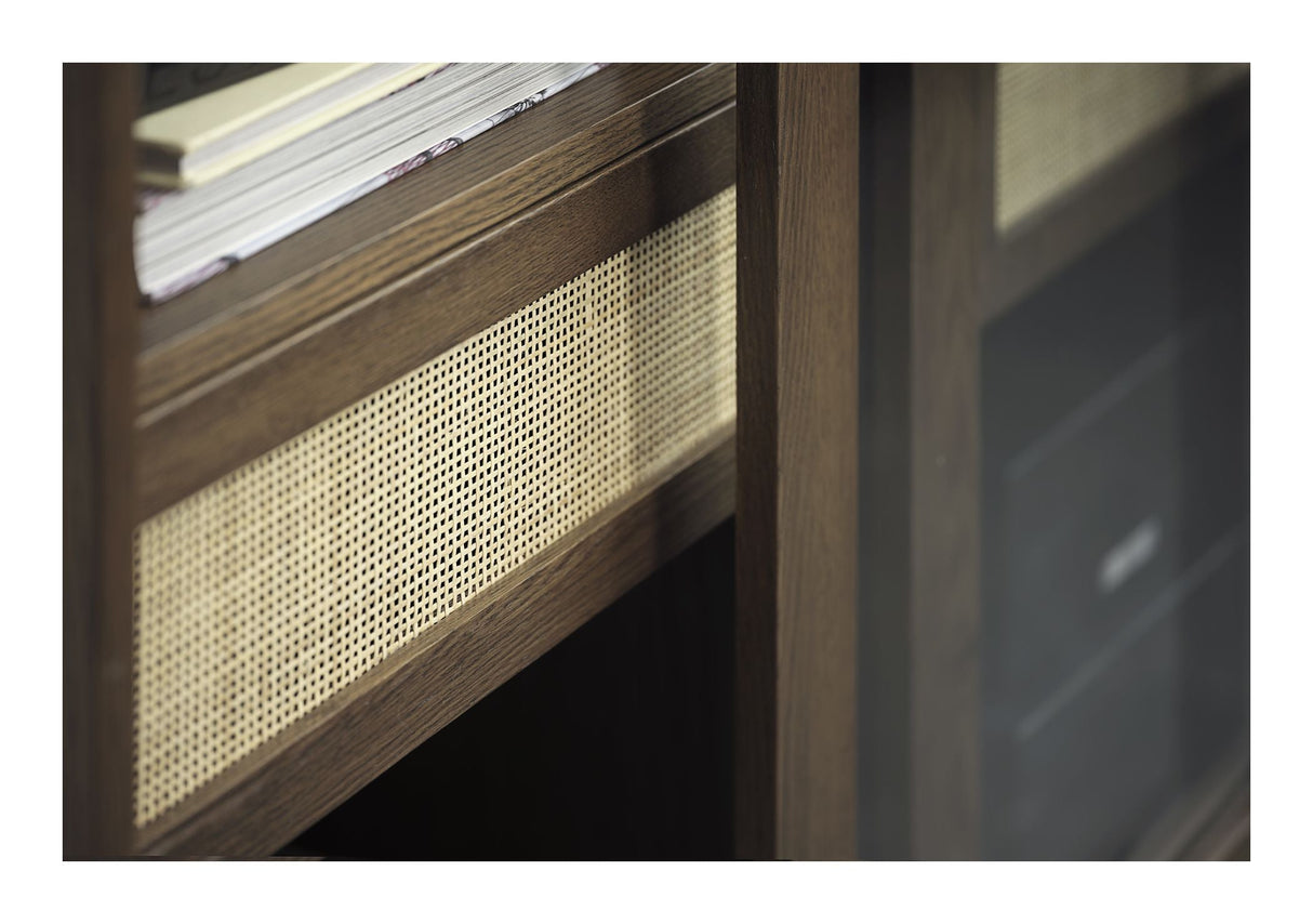 Barrali Glasskab, Røget eg, H:160