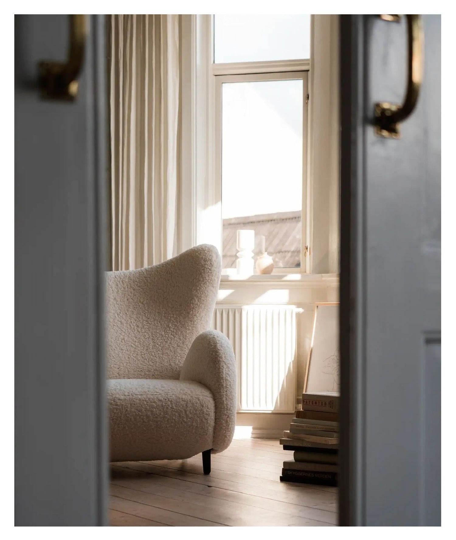 Big buffalo Lænestol, lammeskindslook, Offwhite - UNOLIVING.COM