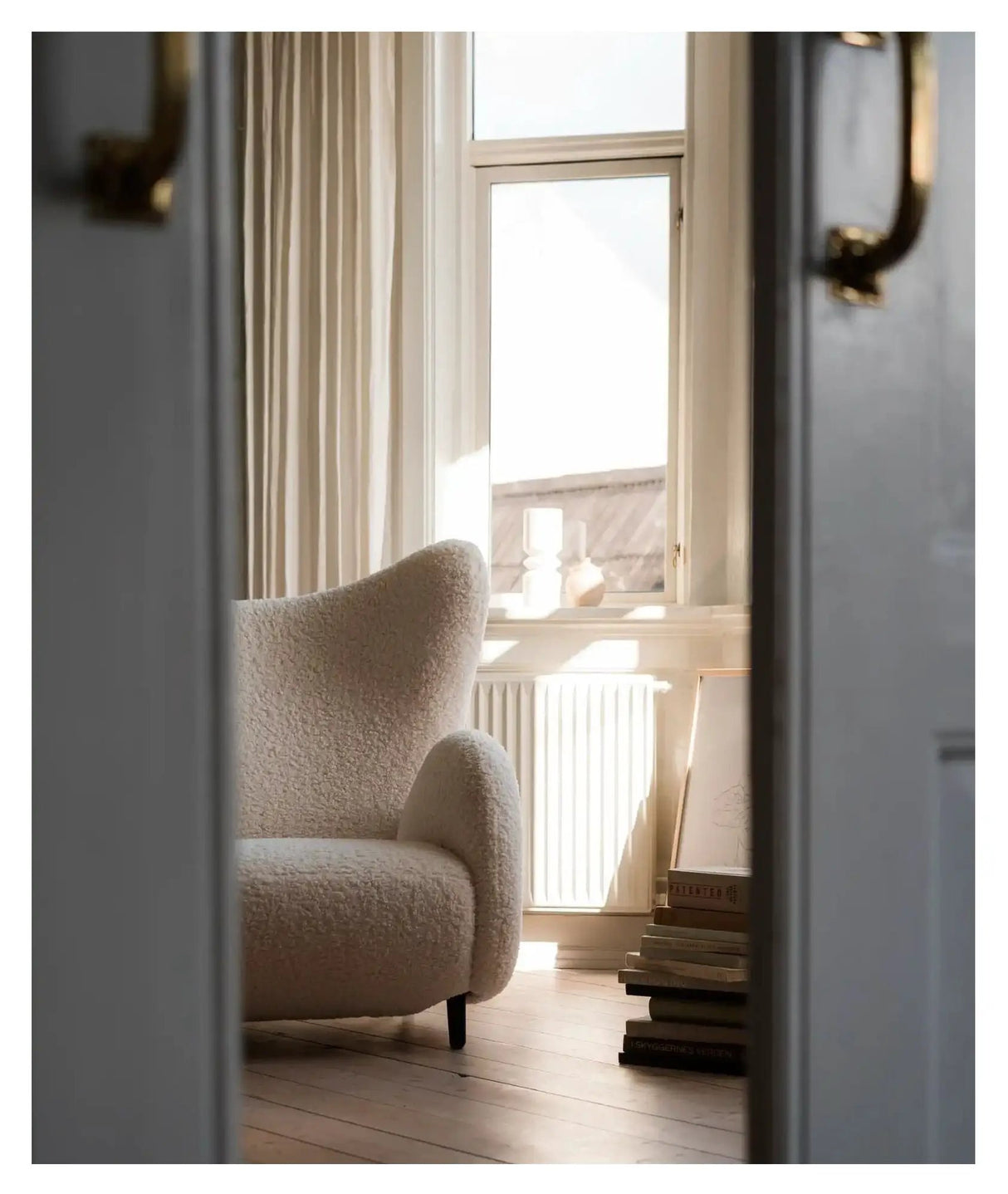Big buffalo Lænestol, lammeskindslook, Offwhite - UNOLIVING.COM