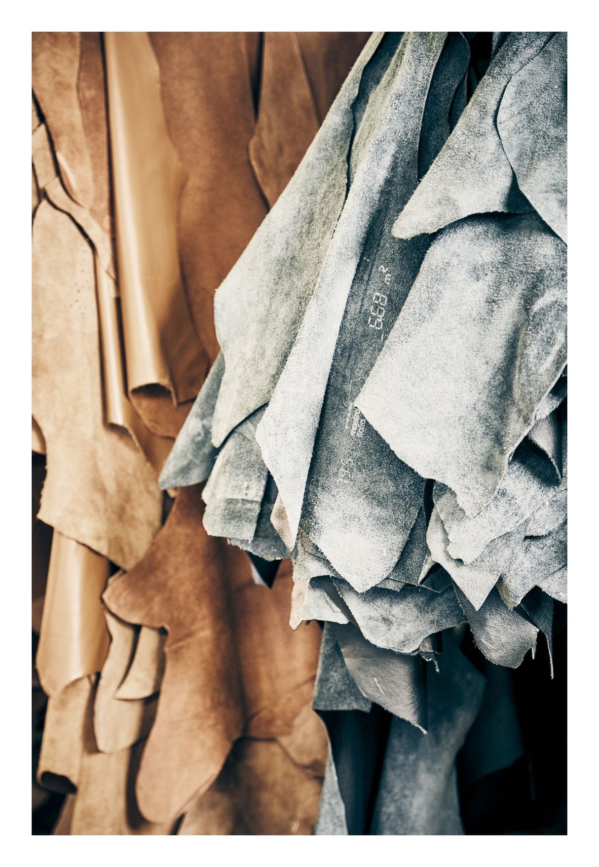 Findahl Buck lav Barstol eg/ubehandlet, Sydney sort læder - Unoliving.com