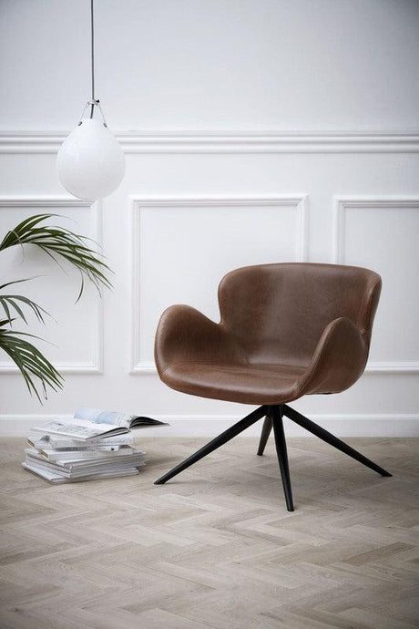 Gaia Loungestol, vintage lysebrun kunstlæder/Sorte ben - Unoliving.com