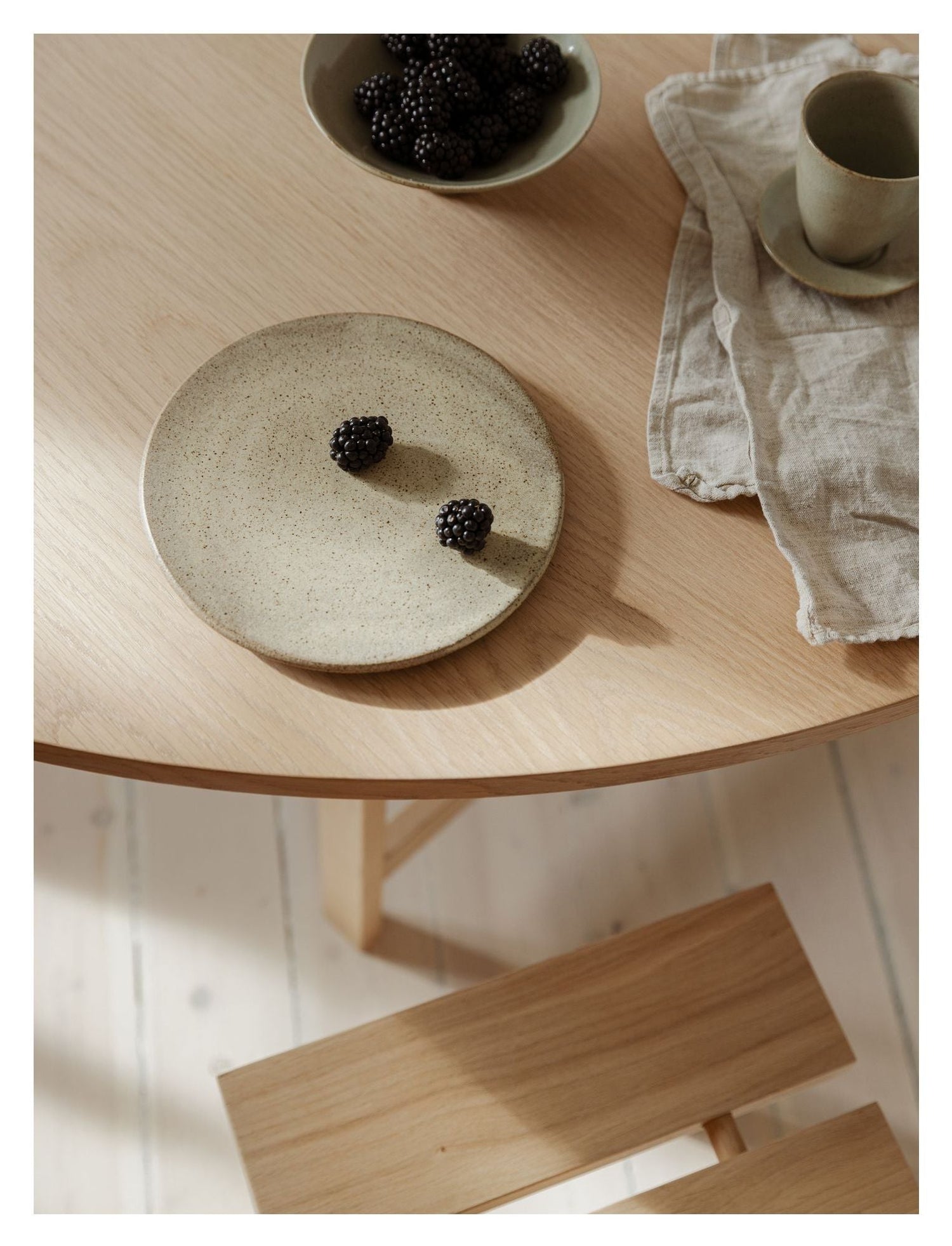 H-frame Spisebord, Ø140, Eg - Unoliving.com