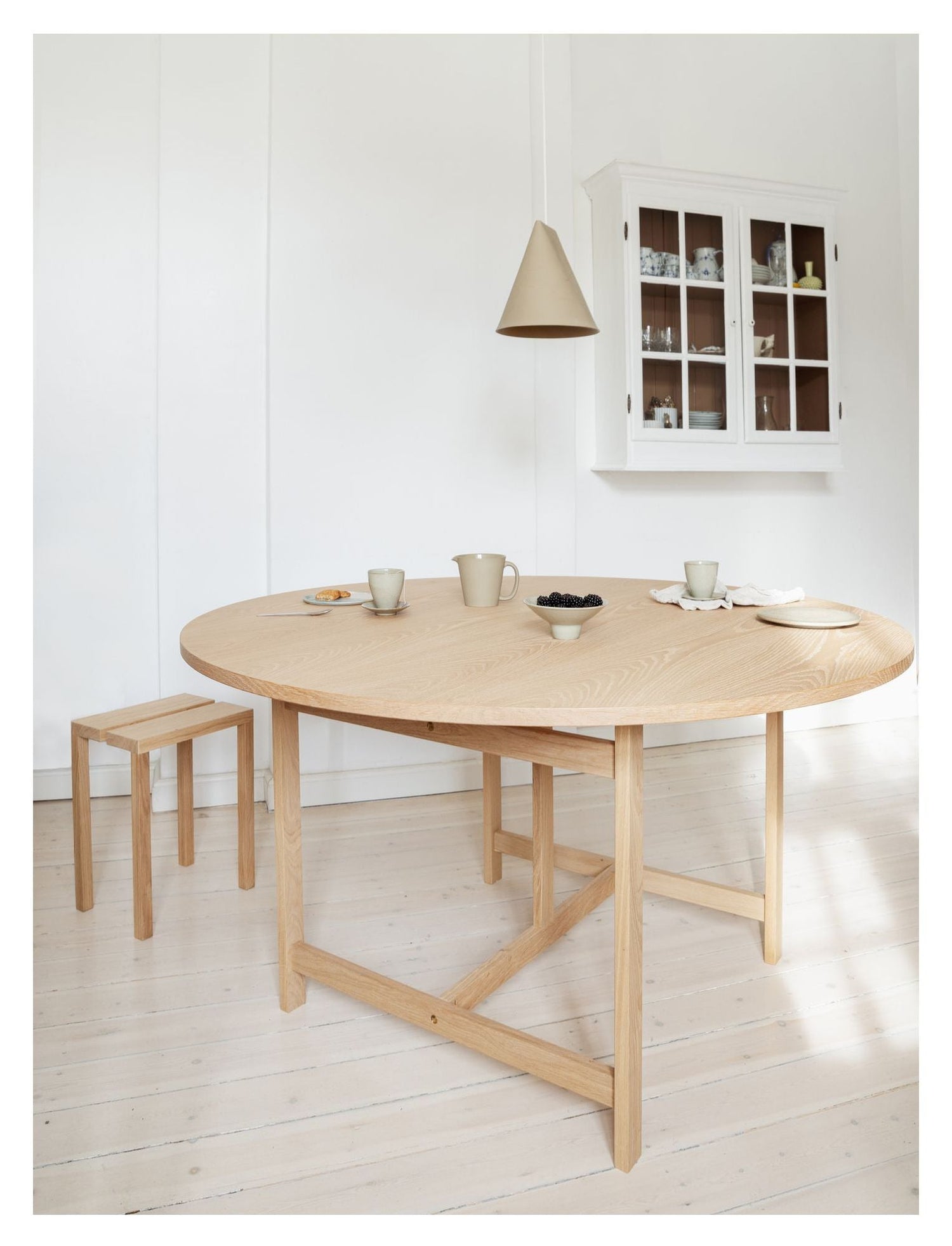 H-frame Spisebord, Ø140, Eg - Unoliving.com