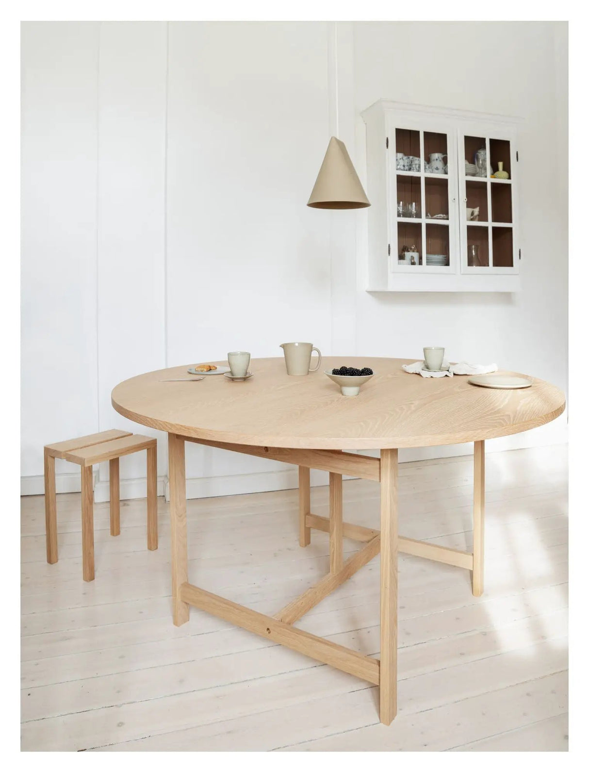 H-frame Spisebord, Ø140, Eg - Unoliving.com