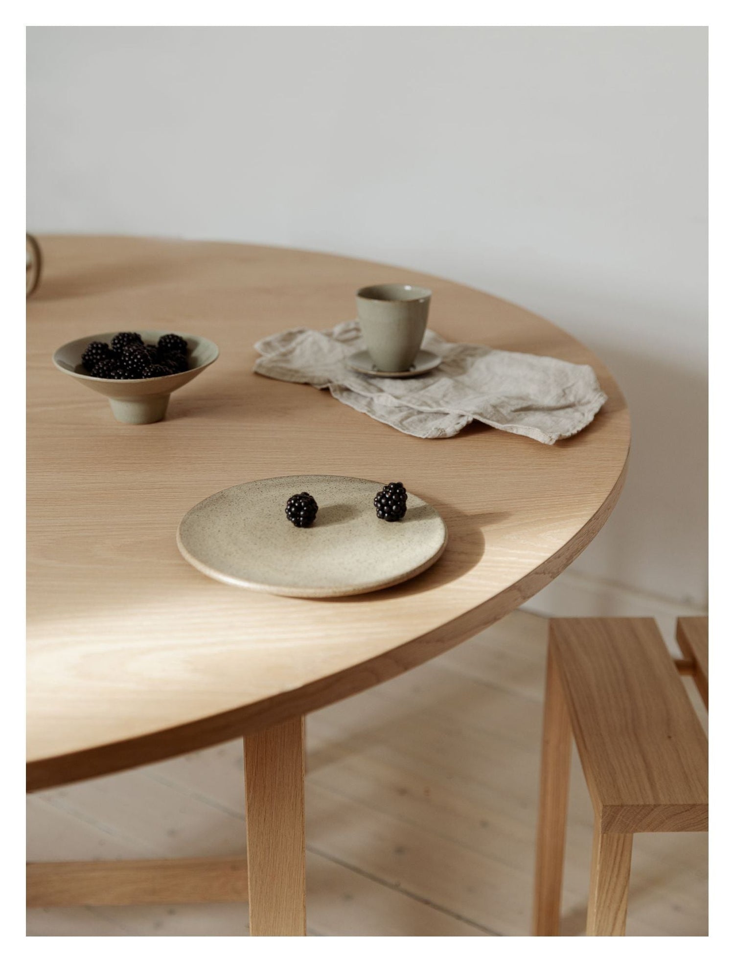 H-frame Spisebord, Ø140, Eg - Unoliving.com