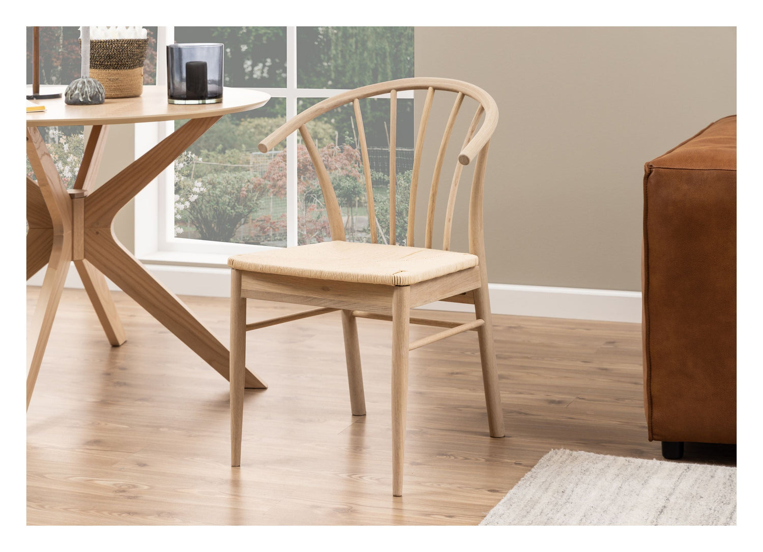 Hornbæk Spisebordsstol m. armlæn, Hvid - Unoliving.com