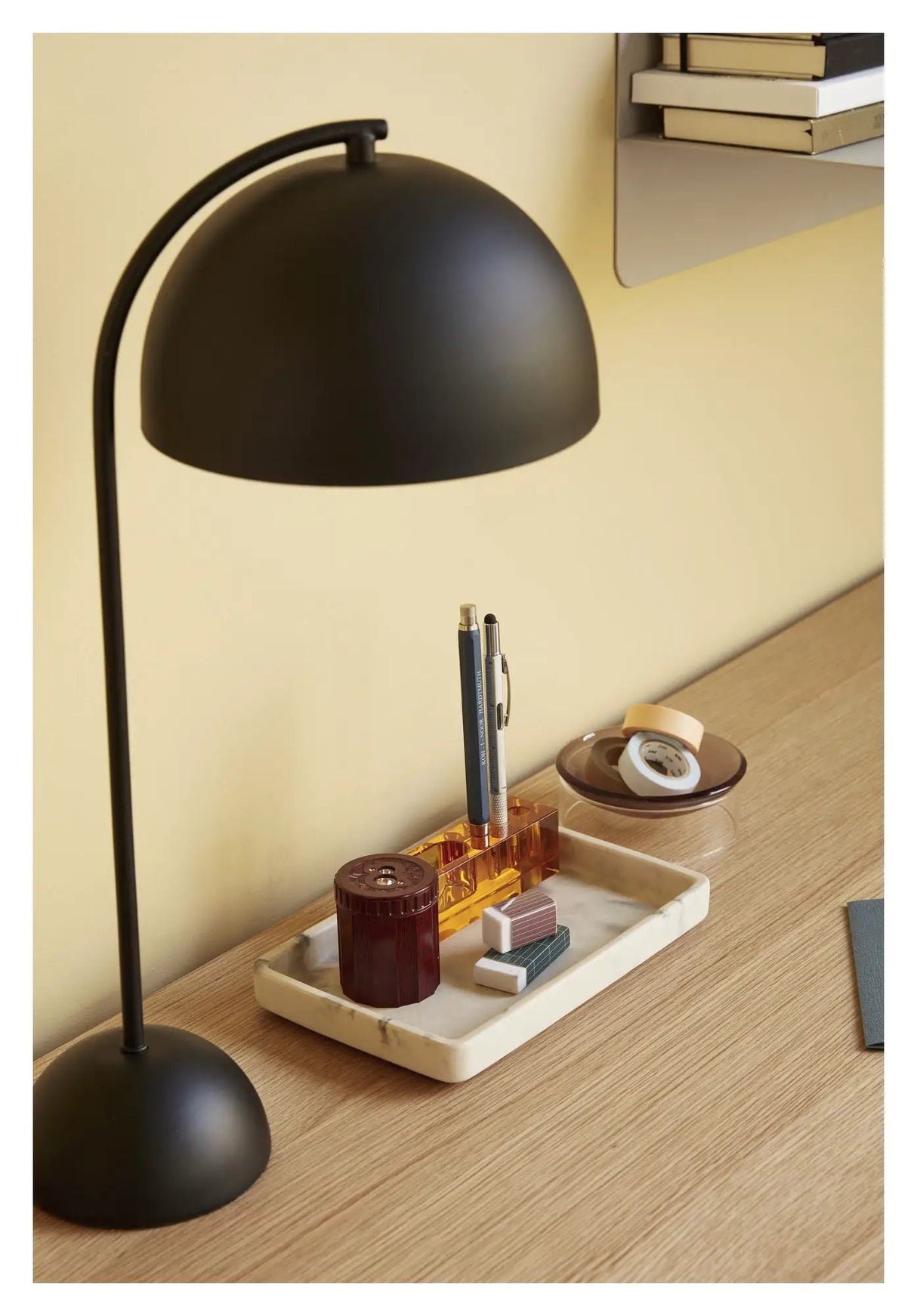 Hübsch Form Bordlampe, metal, sort