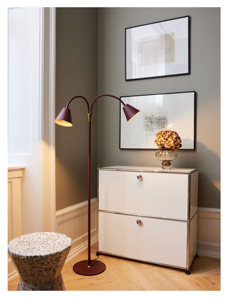 Hygge Gulvlampe 2 arme, Maroon - Unoliving.com