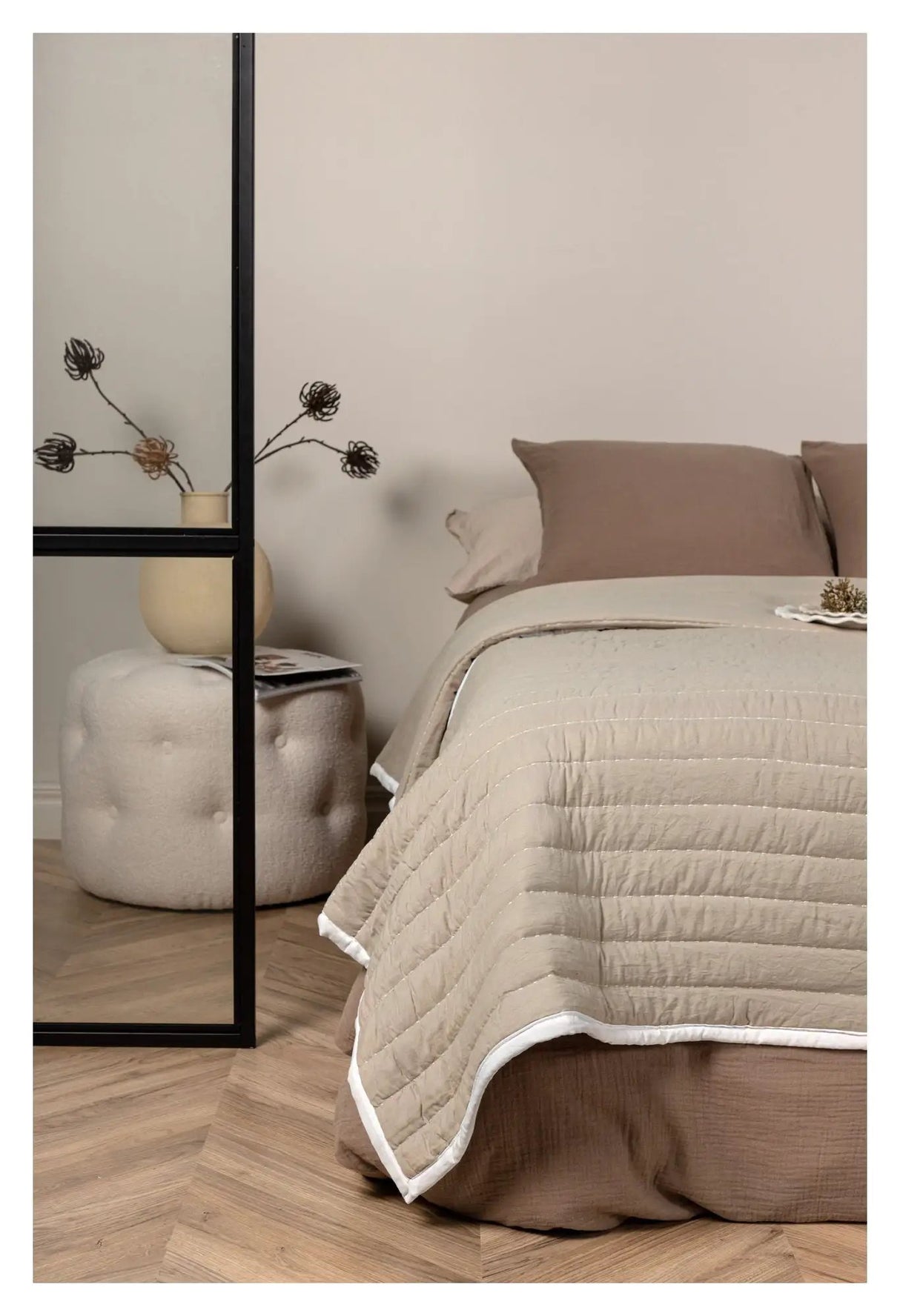 Juni Sengetæppe 180x260 - Beige - Unoliving.com
