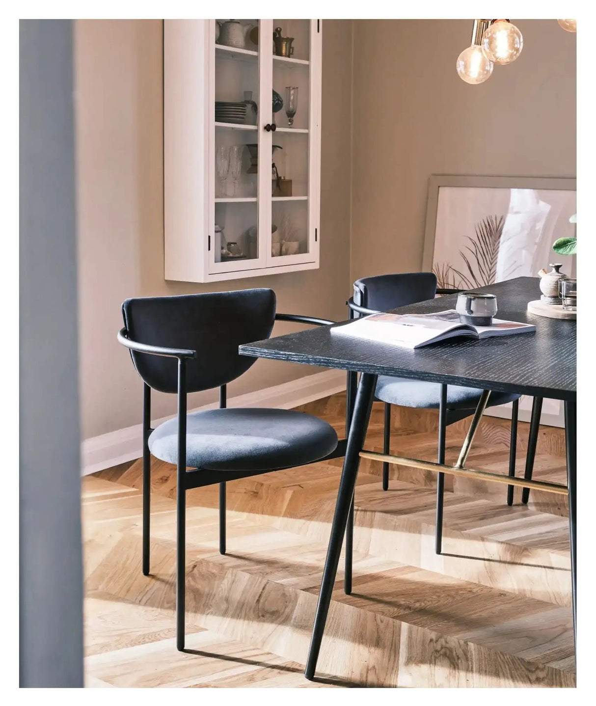 Lunar Spisebordsstol m. armlæn, Mørkegrå Velour - Unoliving.com