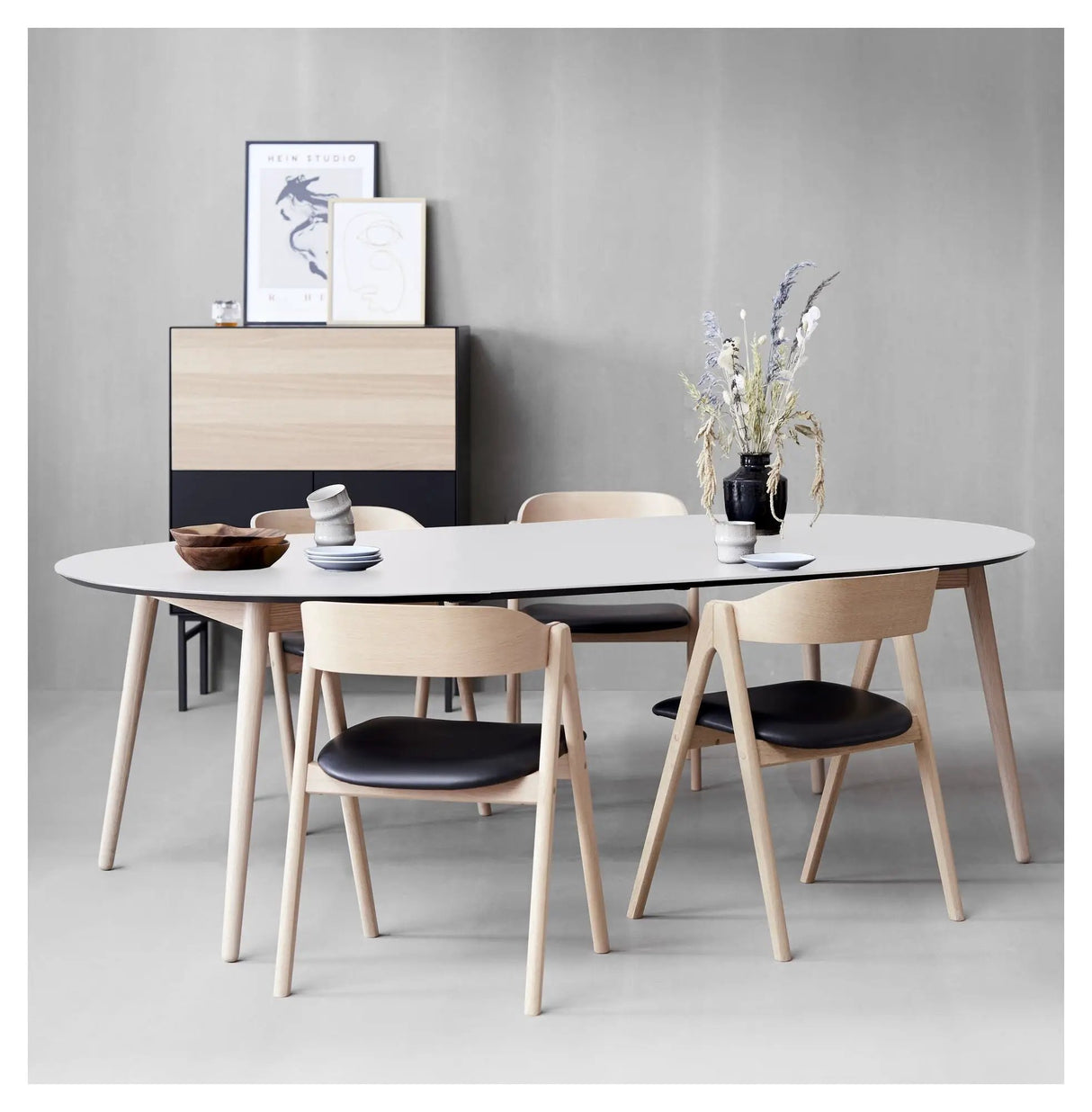 Meza Round Spisebord Ø135, Hvid/Eg ben - Unoliving.com