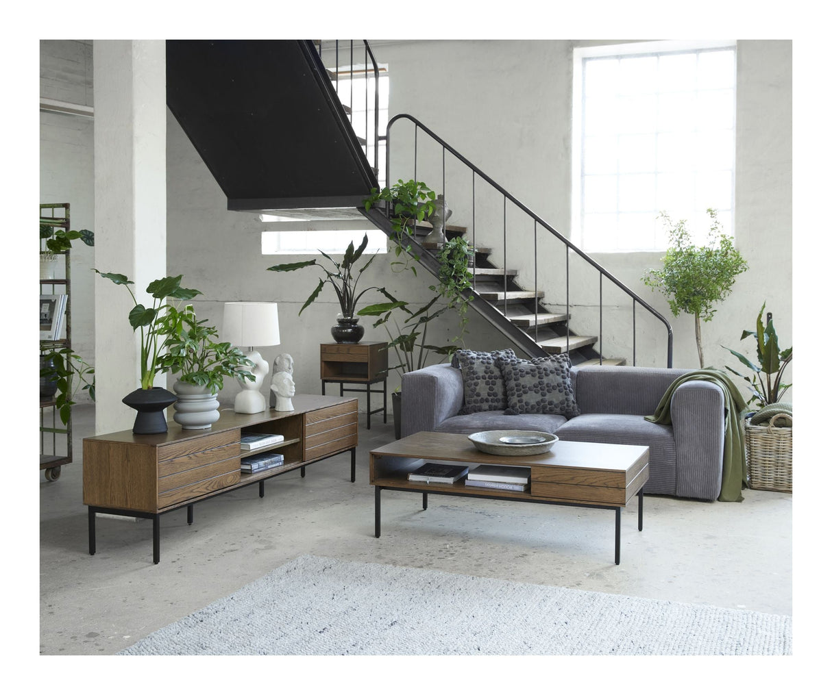 Modica TV-Bord, Røget eg, B:180