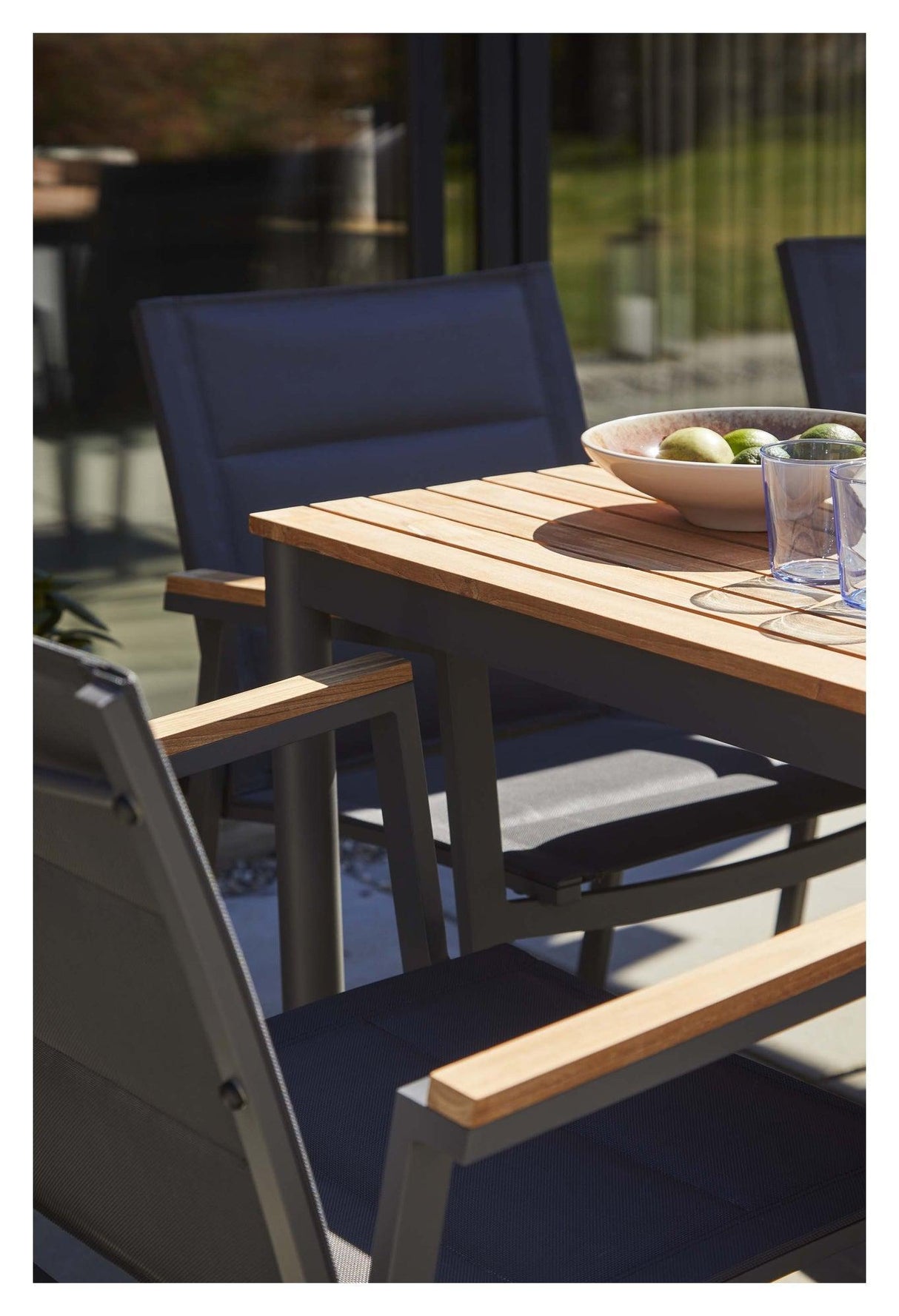 Mood havestol m/armlæn, dobbel lag,sort/eg - Unoliving.com