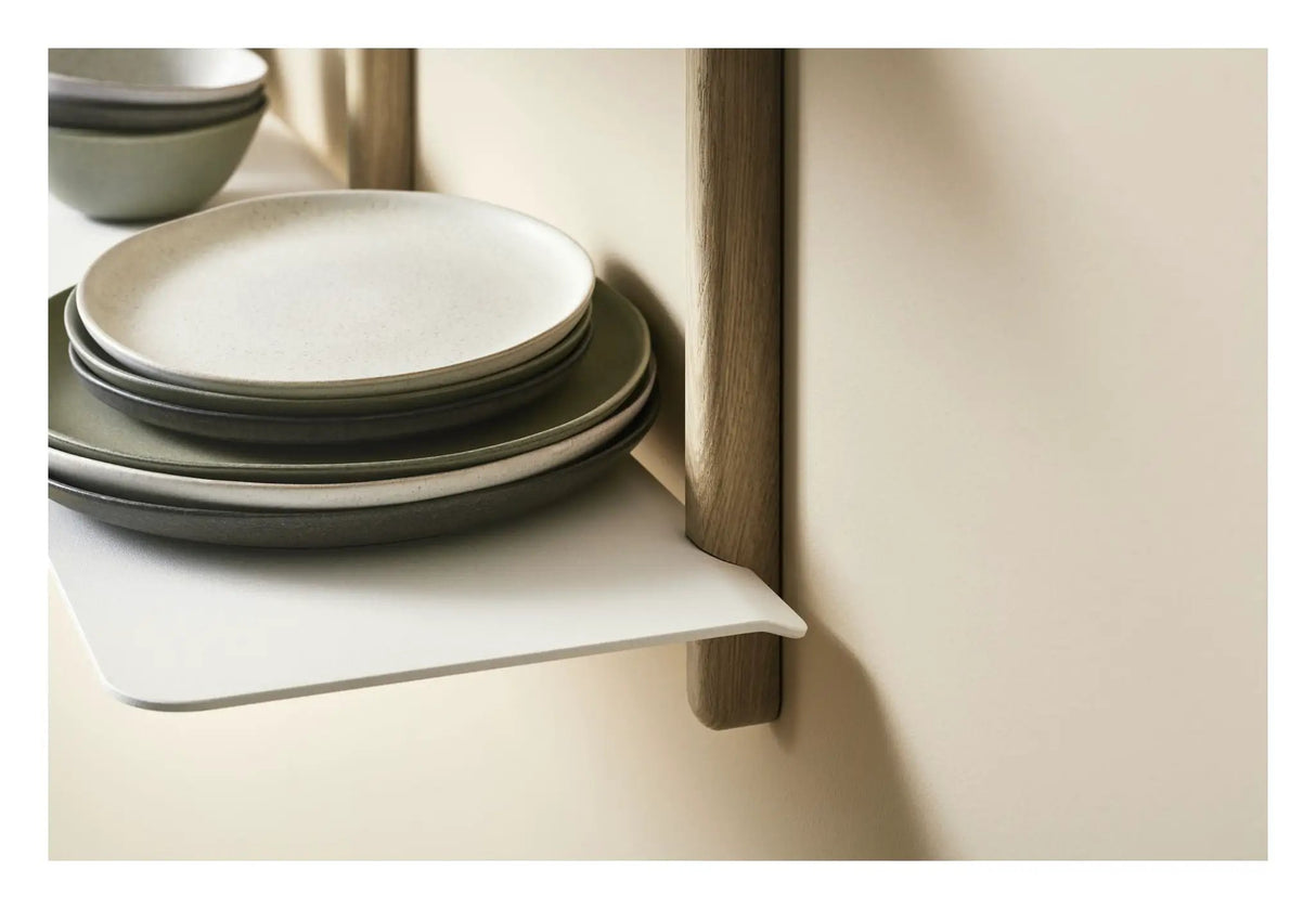 Nivo hylde D, Stor, lys eg/hvid - Unoliving.com