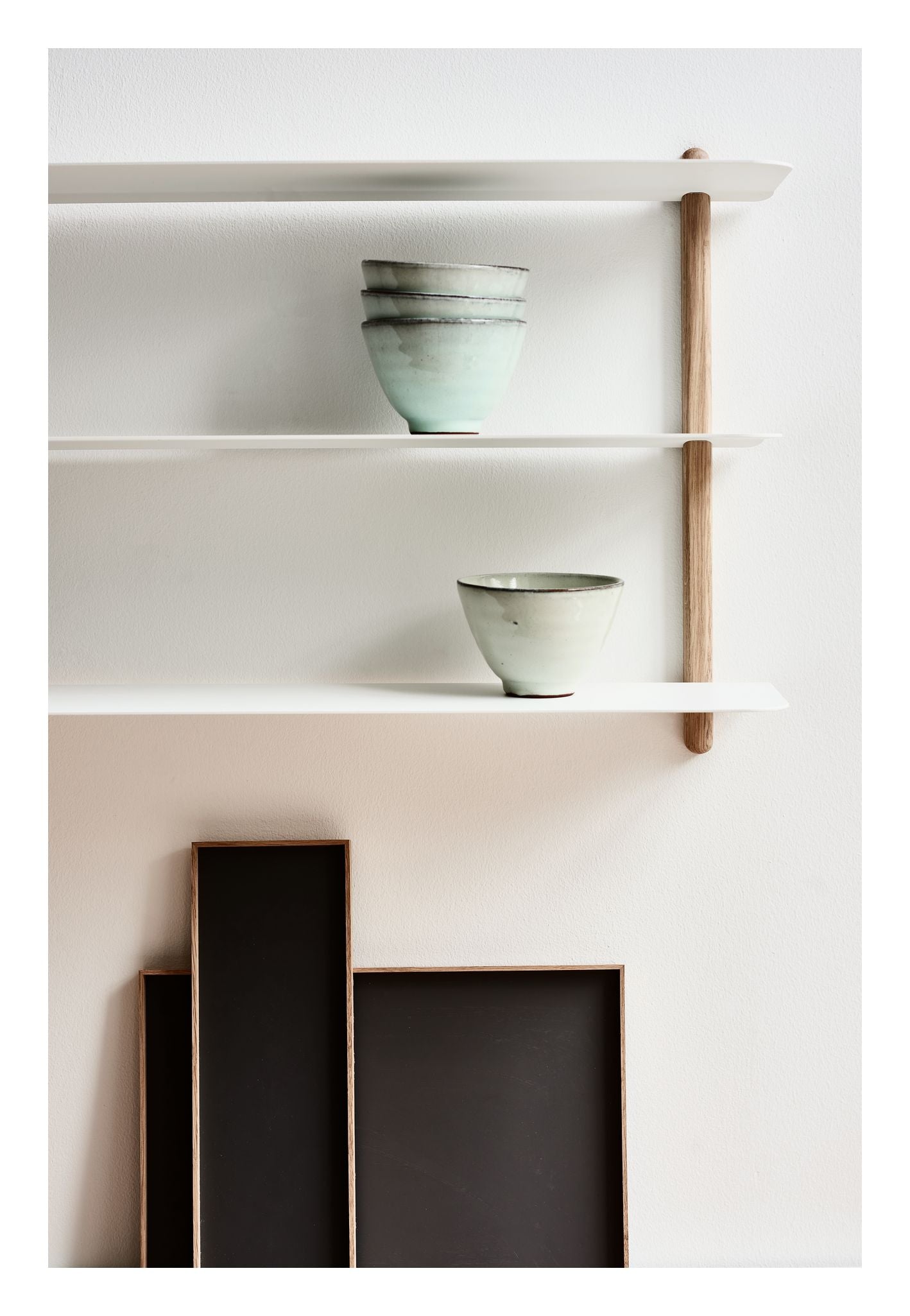 Nivo hylde D, Stor, lys eg/hvid - Unoliving.com