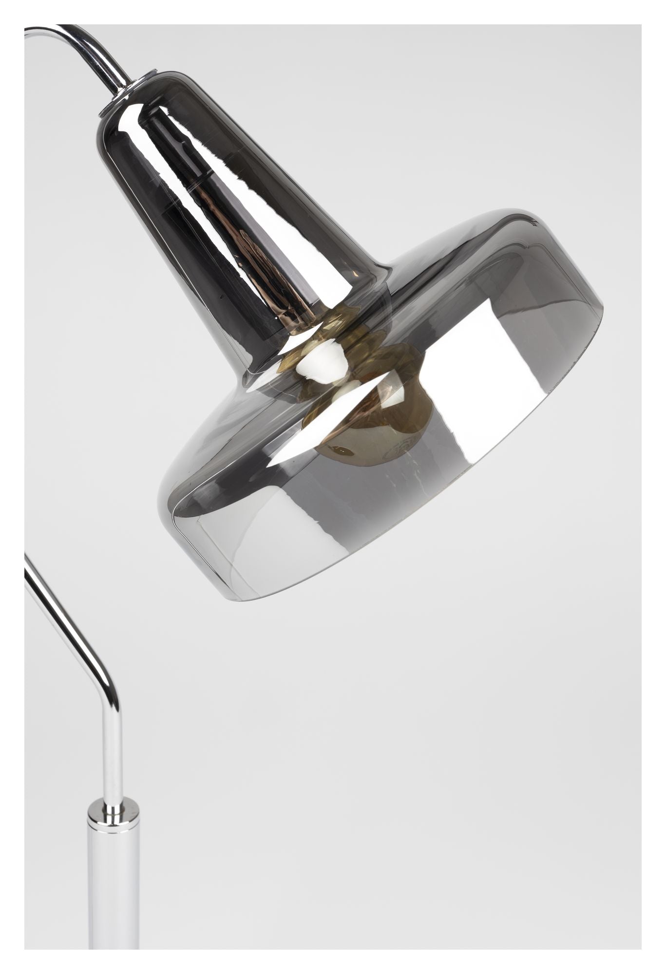 Nixon Bordlampe m. Røgfarvet glasskærm - Unoliving.com