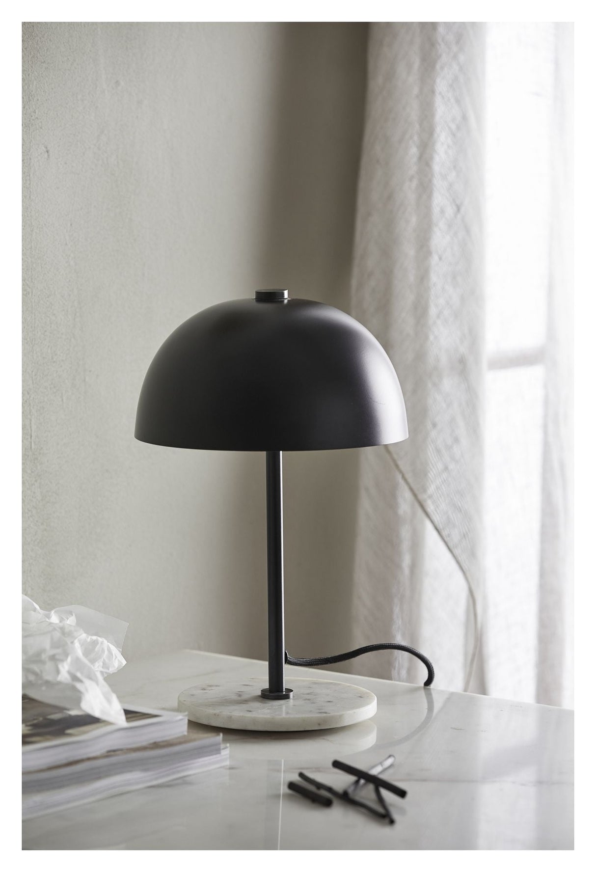 Nordal KITA Bordlampe, Sort/Hvid Marmor