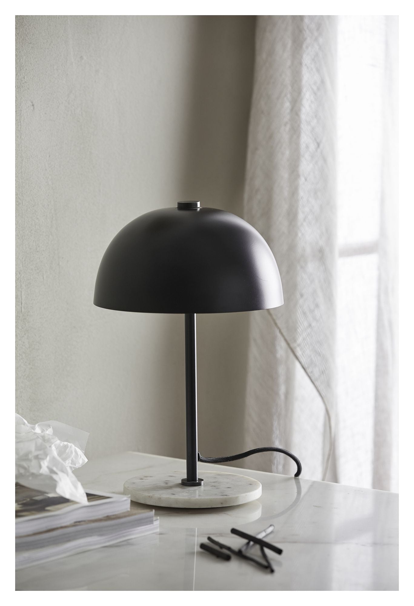 Nordal KITA Bordlampe, Sort/Hvid Marmor