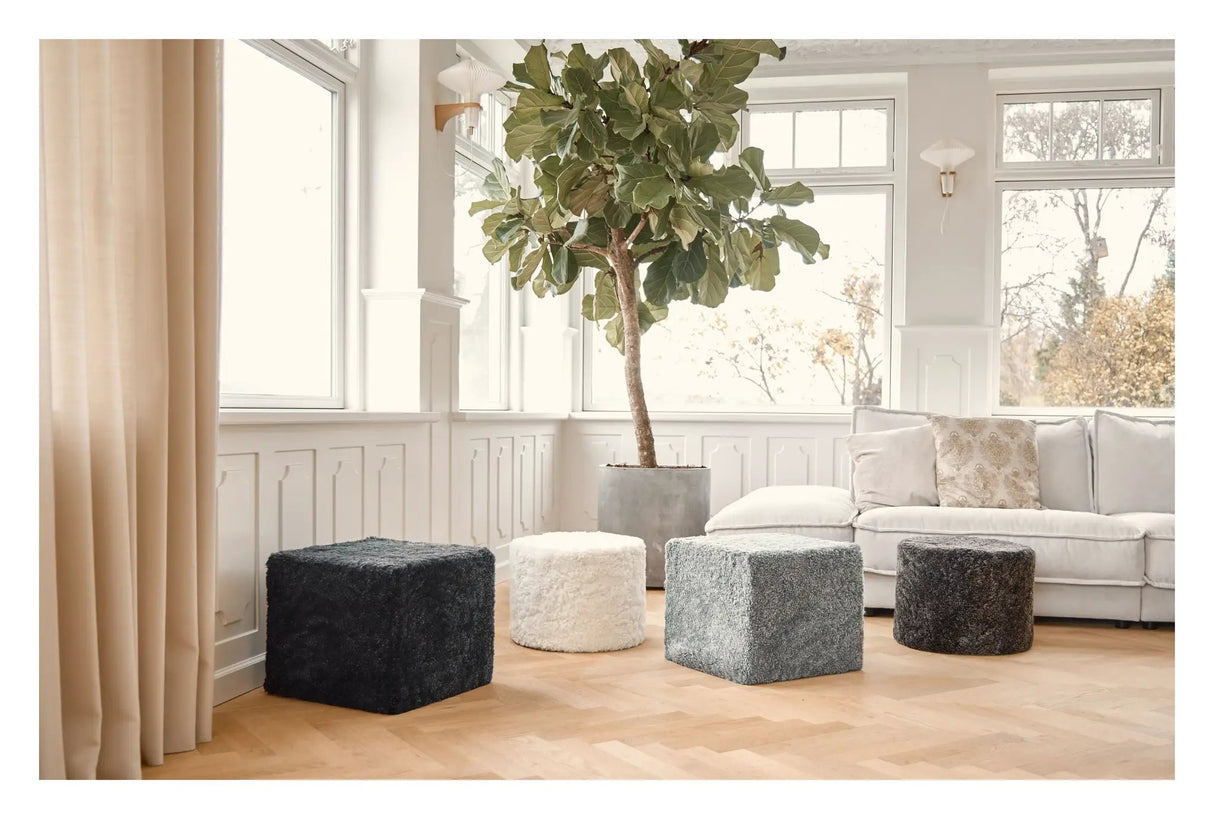 Puf af NZ kort krøllet lammeskind, 40x40x35, Lysegrå