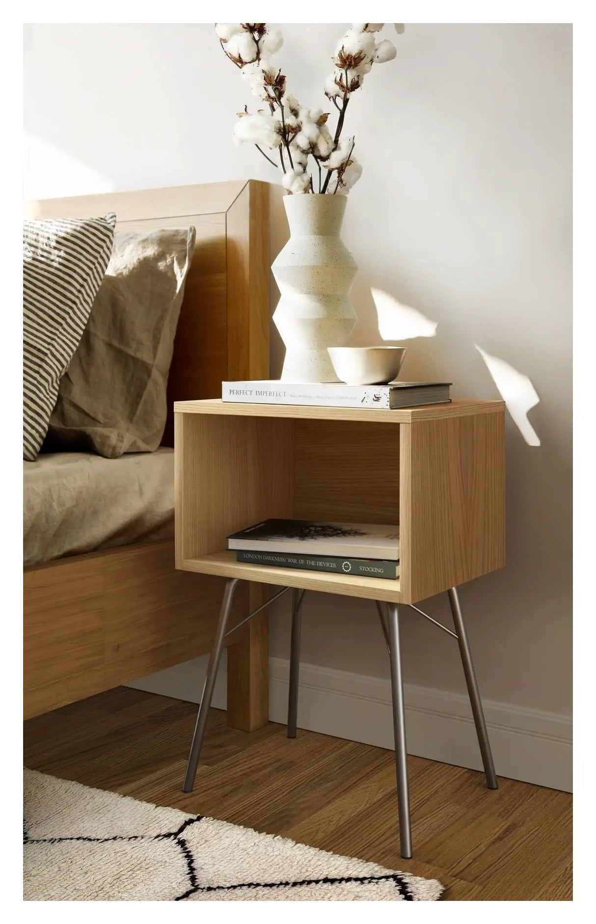 Rayburn Sengebord m. åbent rum, Eg/Krom - Unoliving.com