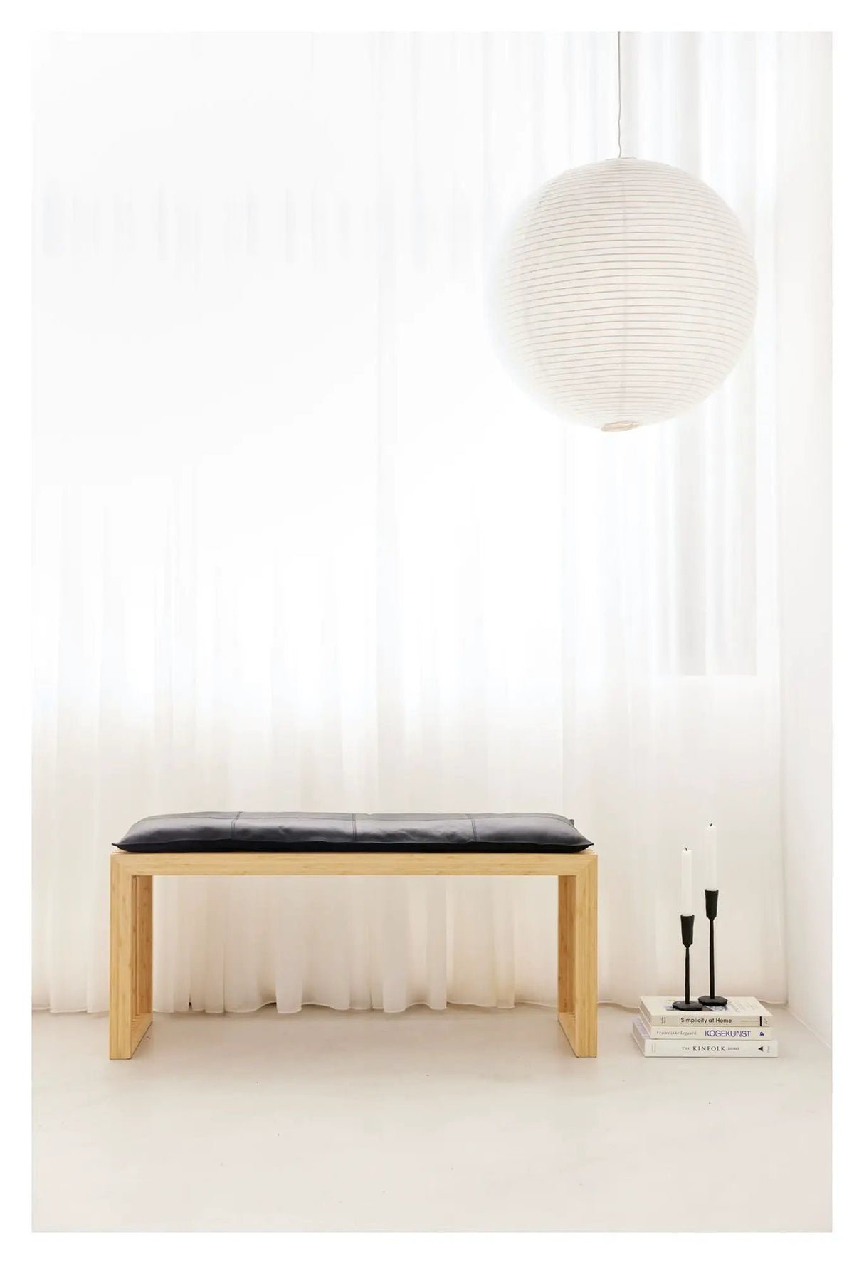 Rib Bænk Bambus med Sort læderhynde, B: 104cm - Unoliving.com