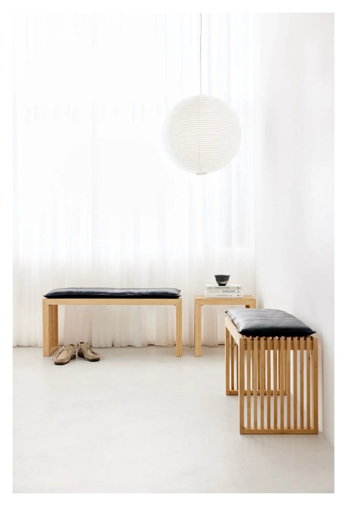 Rib Bænk Bambus med Sort læderhynde, B: 104cm - Unoliving.com