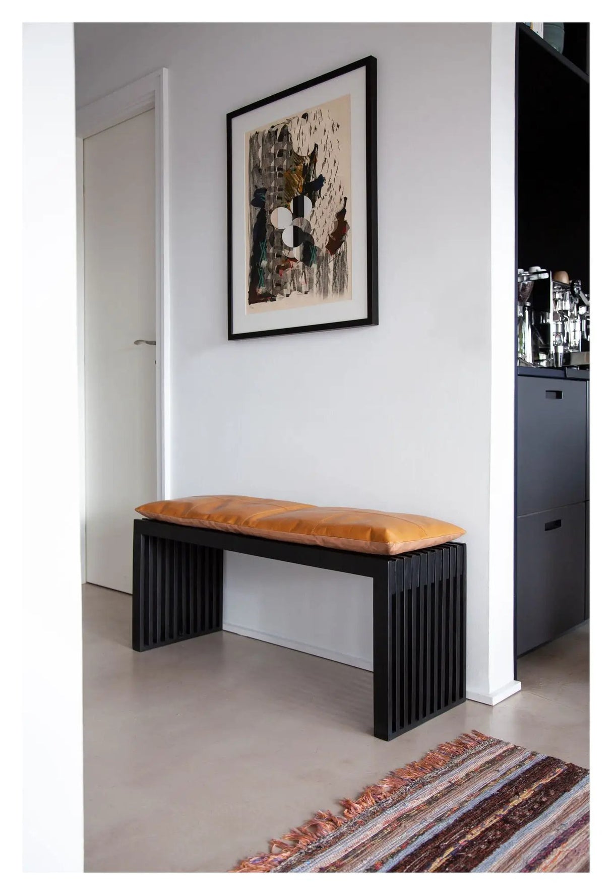 Rib Bænk Mat Sort Mahogni med Lysebrun læderhynde, B: 104cm - Unoliving.com