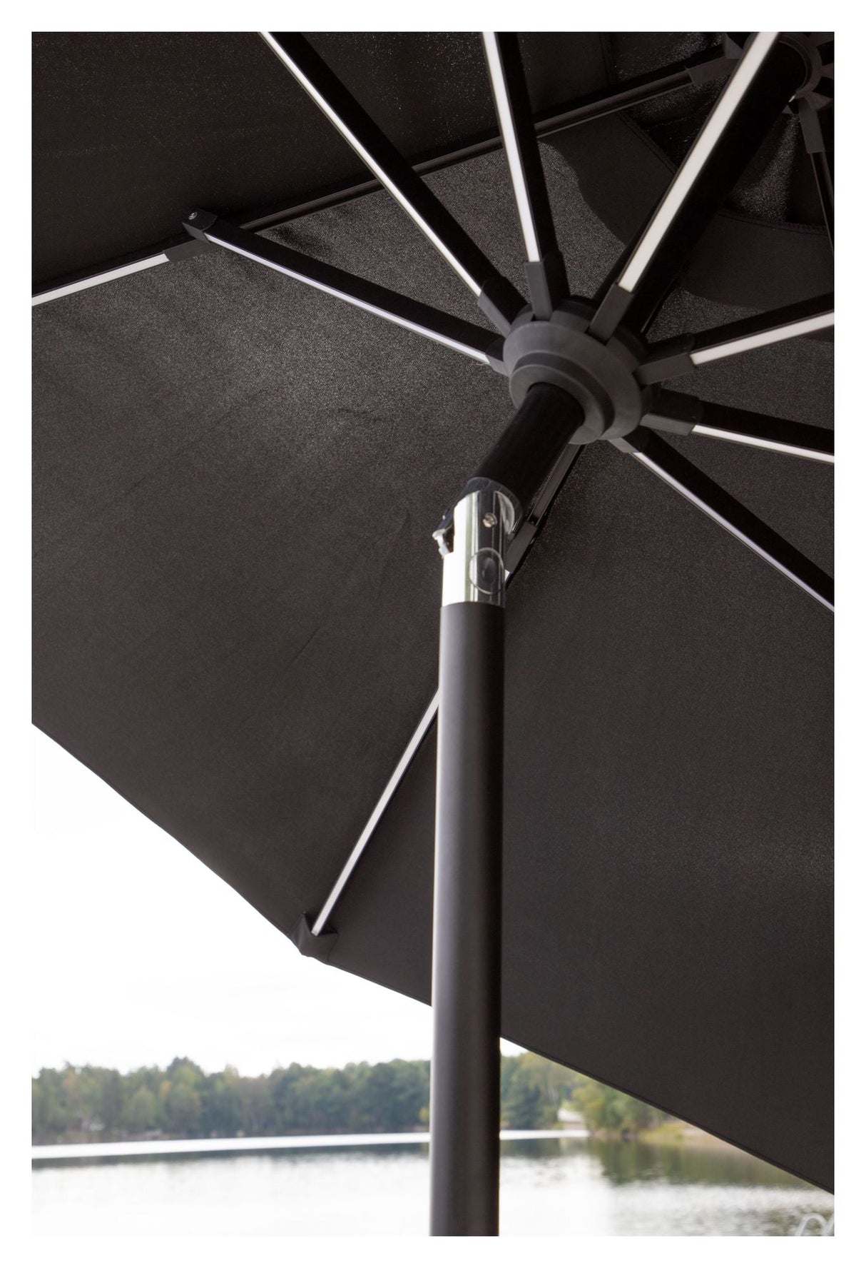 Sabal Parasol m. LED lys- Sort - Unoliving.com