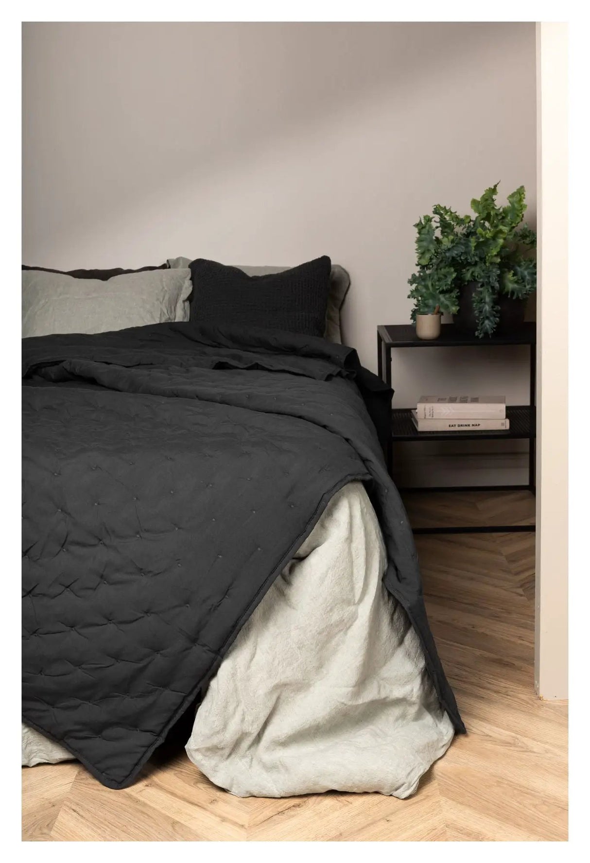 Sally Sengetæppe 150x250 - Antracit - Unoliving.com