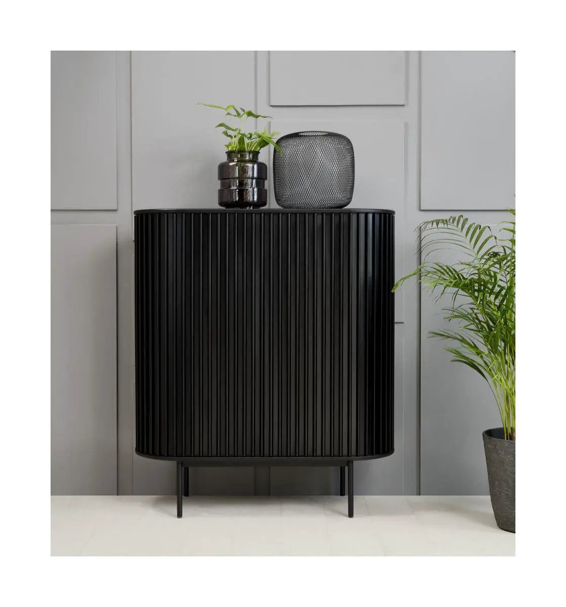 Siena Kabinet, Sort eg