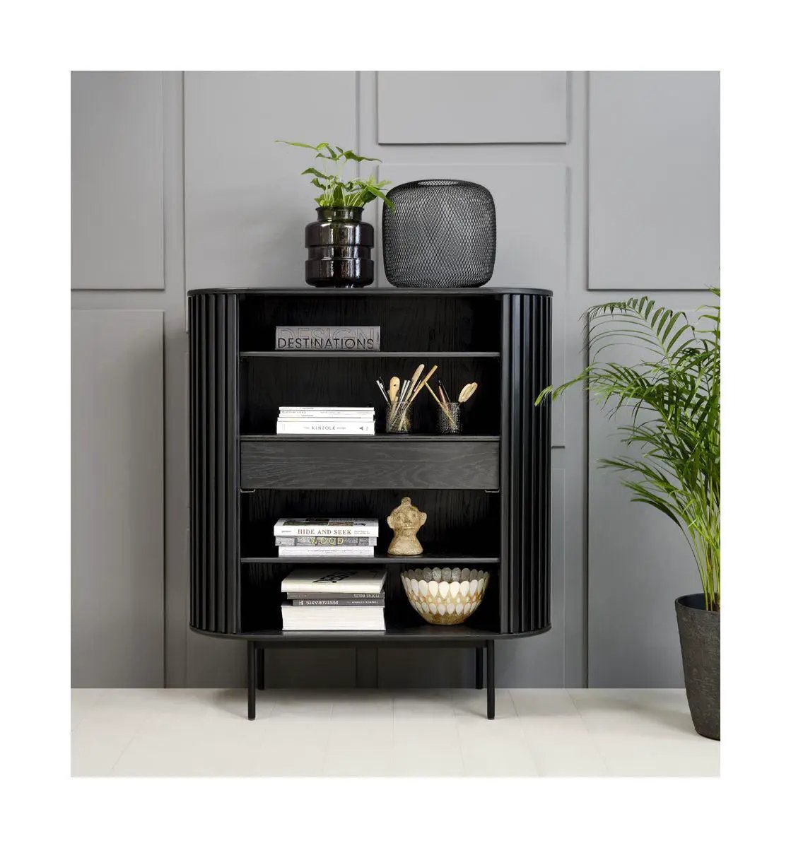 Siena Kabinet, Sort eg