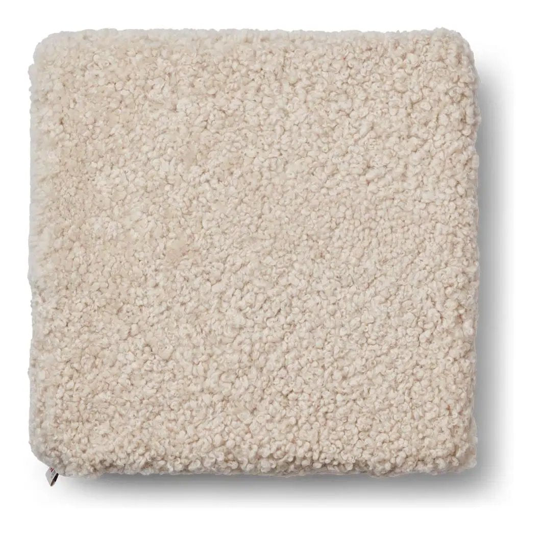 Square Puf af NZ kort krøllet lammeskind, Pearl