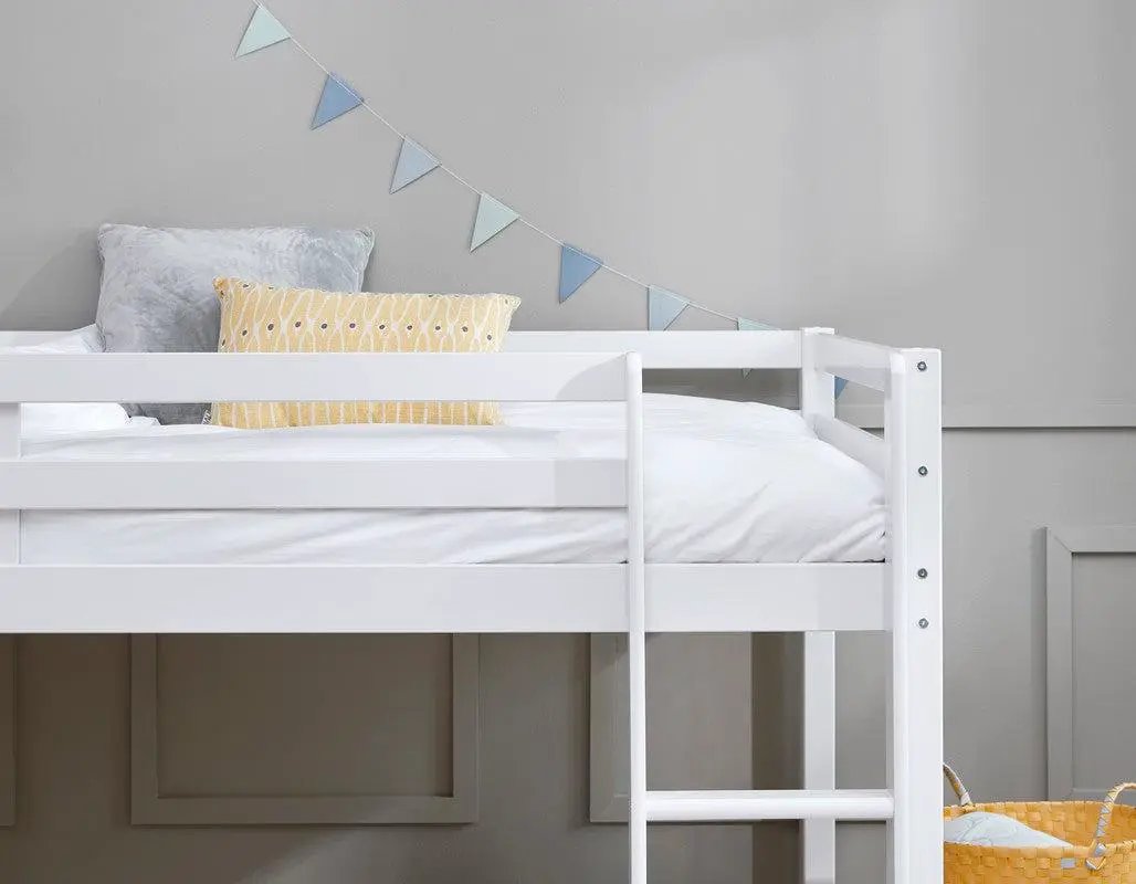 THUKA Halvhøj Seng 90x200 m/sengehest, Hvid - Unoliving.com