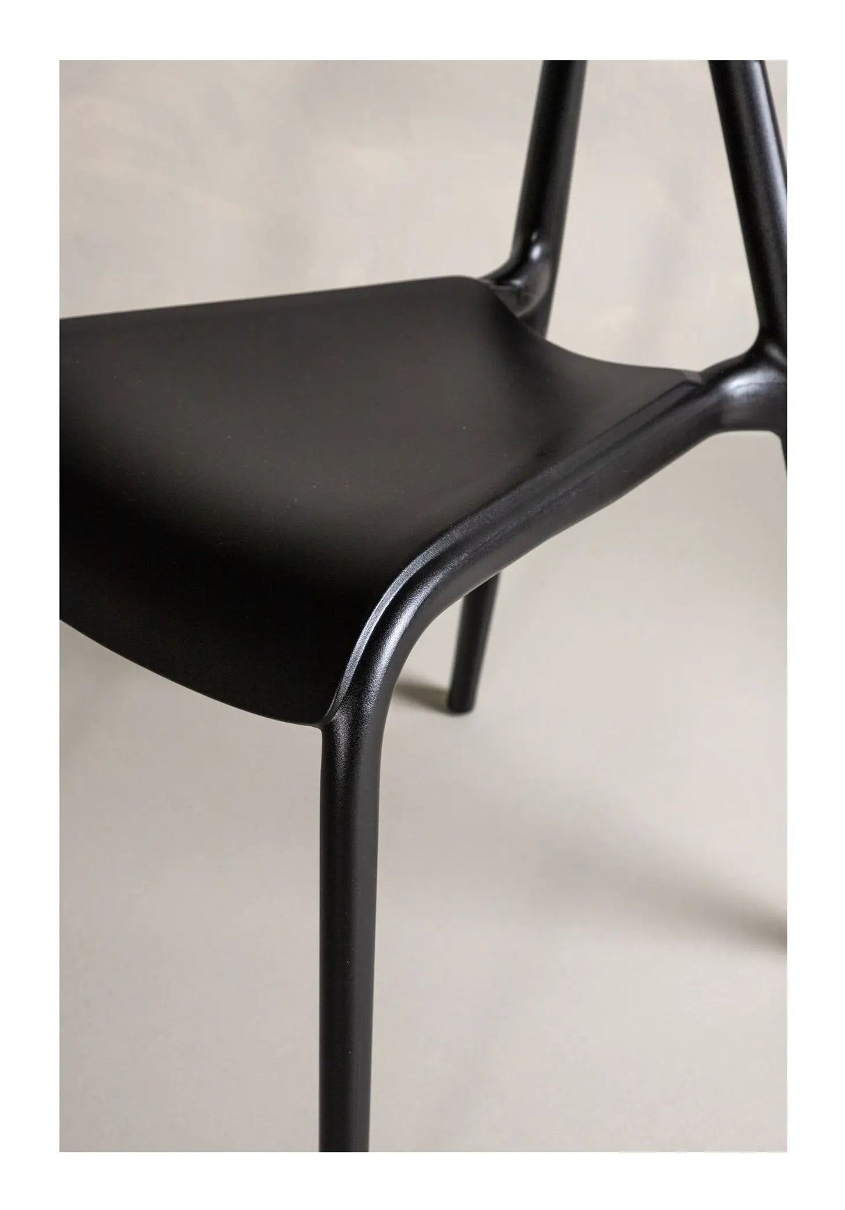 Ursholmen Spisebordsstol, Plastik, Sort - Unoliving.com