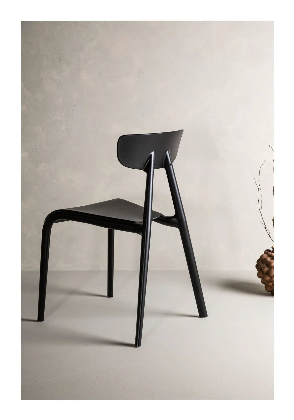 Ursholmen Spisebordsstol, Plastik, Sort - Unoliving.com