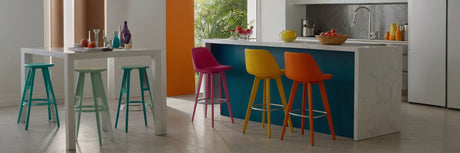 Moderne barstole i flotte farver og hård plast - UNOLIVING