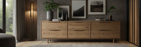 Indret med naturlig stil med kommoder i lys træ - UNOLIVING