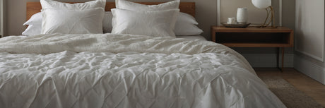 Sengetæpper i hvid - UNOLIVING