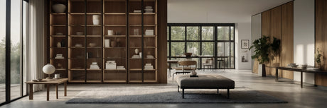 Udnyt kvadratmeterne med et praktisk smalt vitrineskab - UNOLIVING