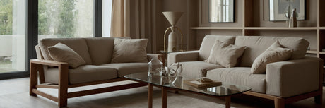 Indret med en tidsløs sofa i beige - UNOLIVING