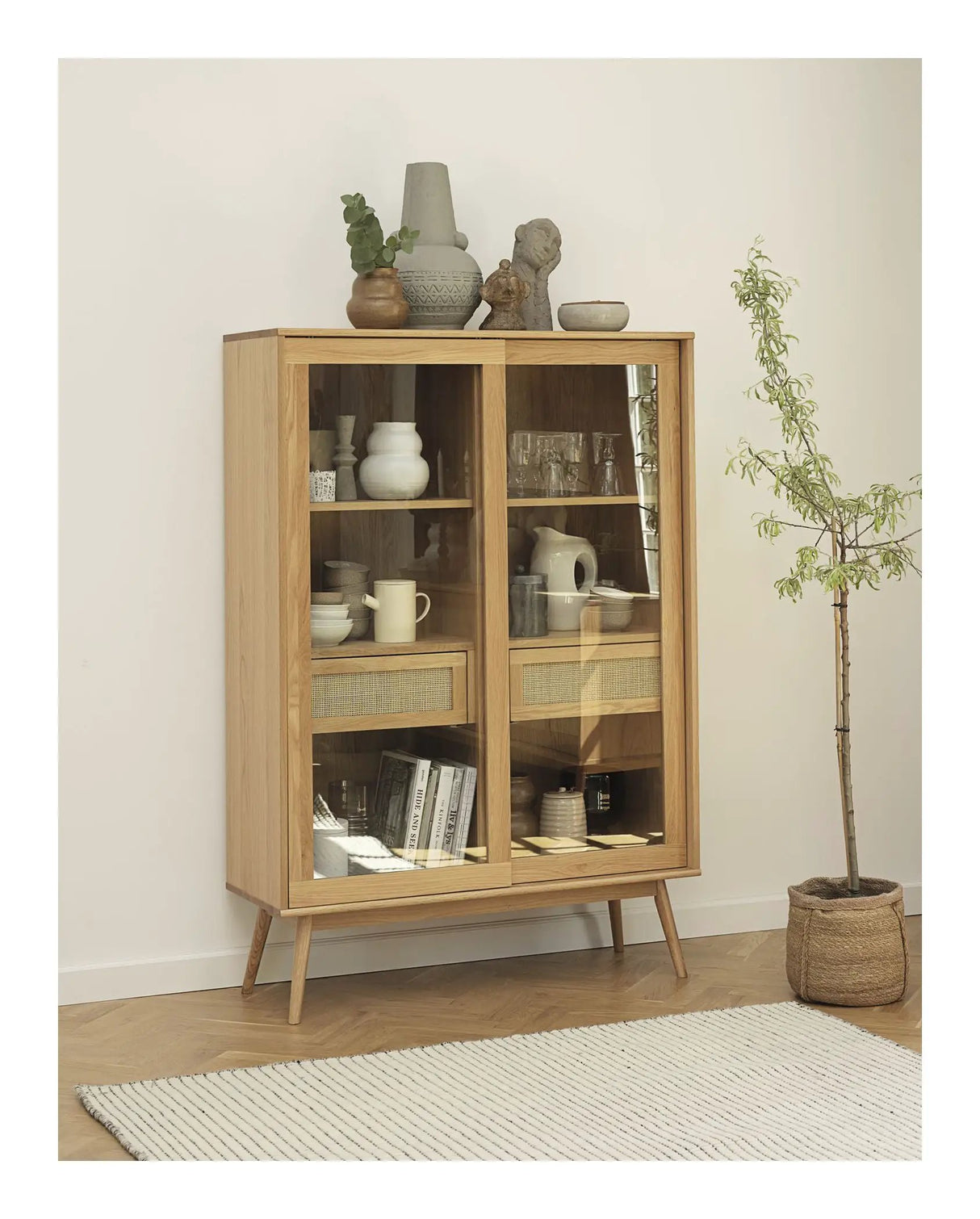 Barrali Glasskab, Natur eg, H:160