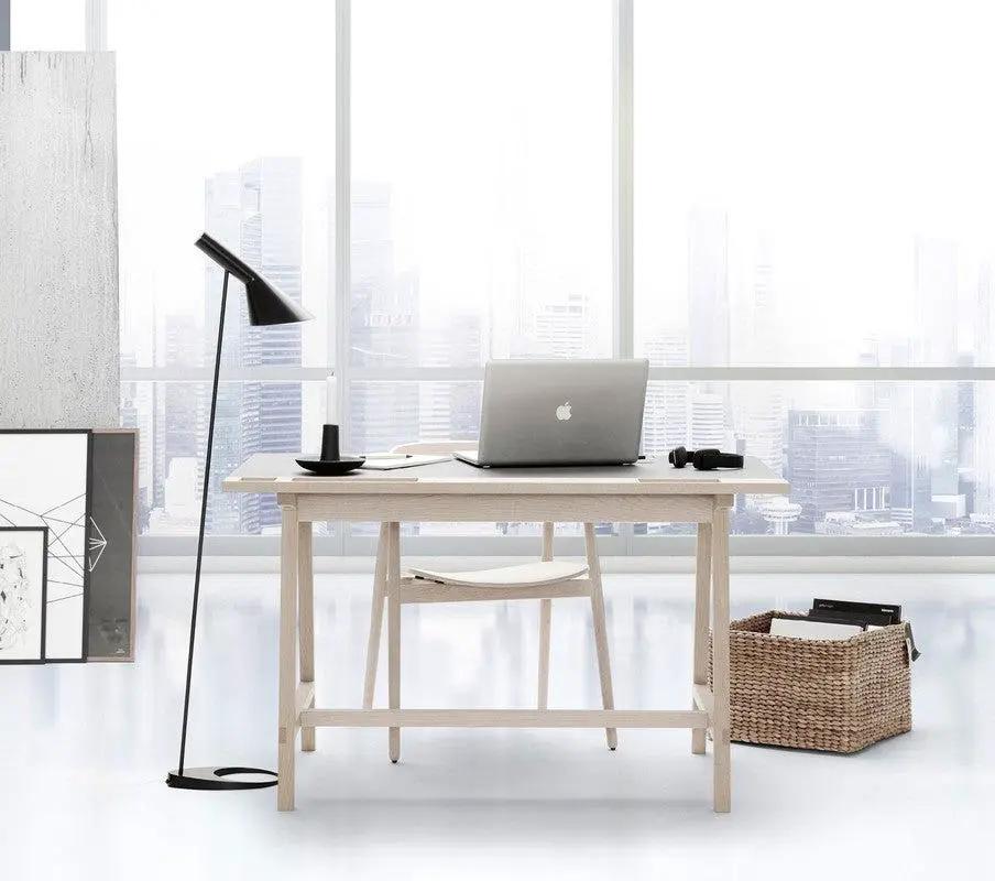 D1 Skrivebord, Linoleum kul, hvidpigment eg