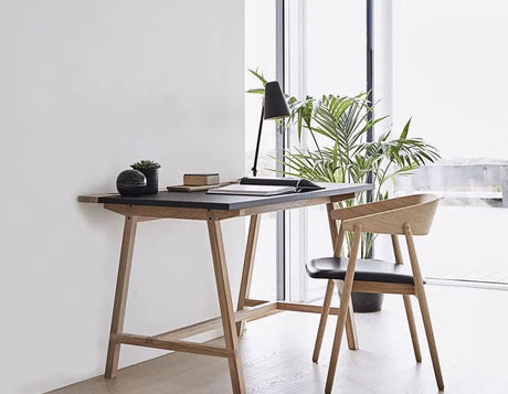 D1 Skrivebord m. antracit linolium plade