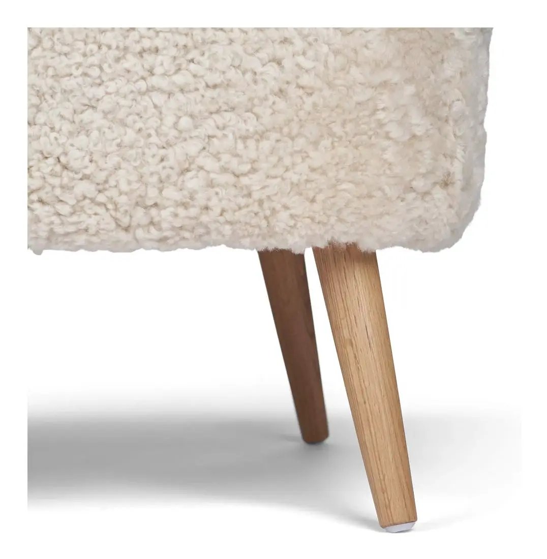 Emily 2-pers. Sofa, NZ kort krøllet lammeskind, Pearl/Eg