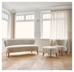 Emily 2-pers. Sofa, NZ kort krøllet lammeskind, Pearl/Valnød