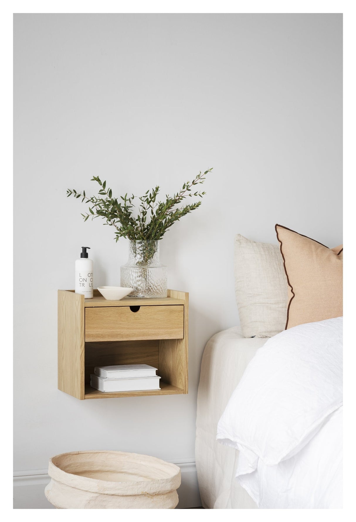 Hillmond, sengebord - eg - Unoliving.com