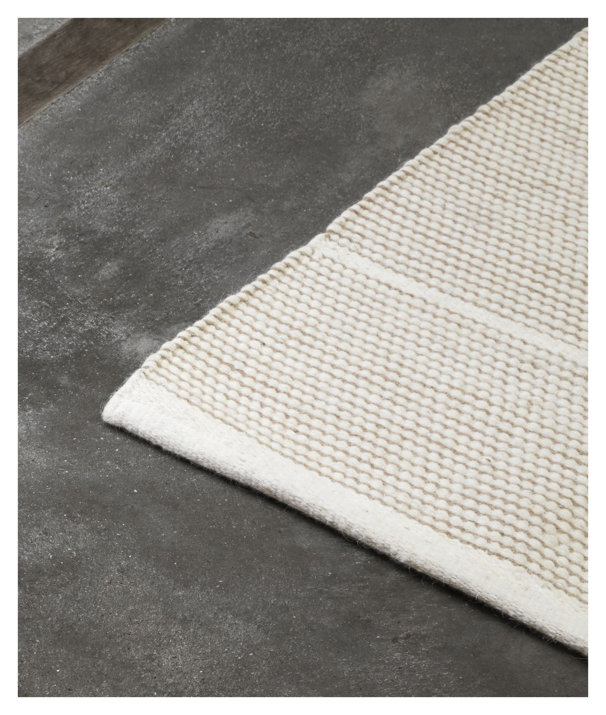 Oru Loom Gulvtæppe, Off-White 140x200 - Unoliving.com