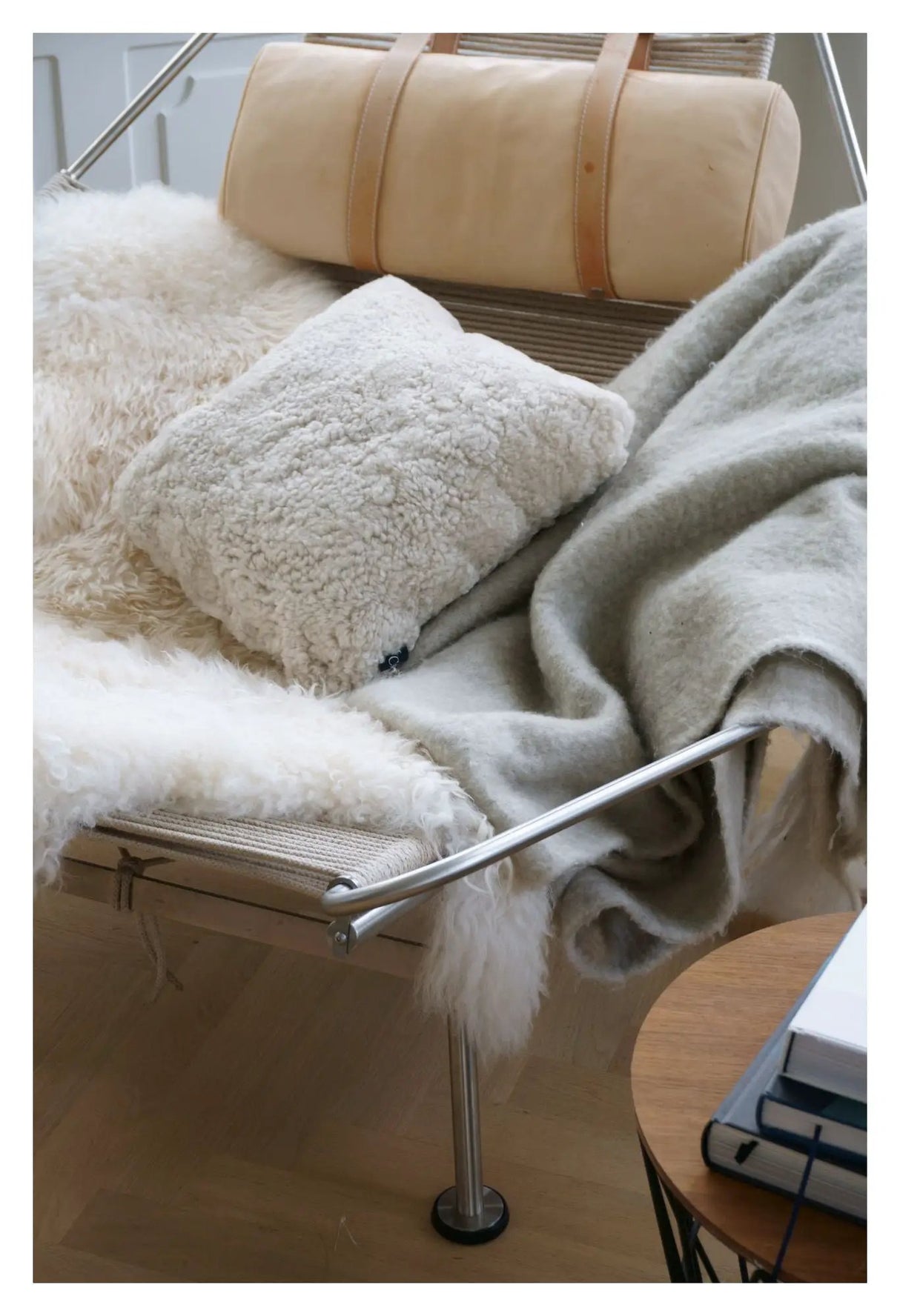 Pude af Premium NZ krøllet lammeskind - Ivory, 40x40