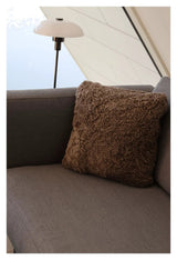 Pude af Premium NZ krøllet lammeskind - Taupe, 40x40